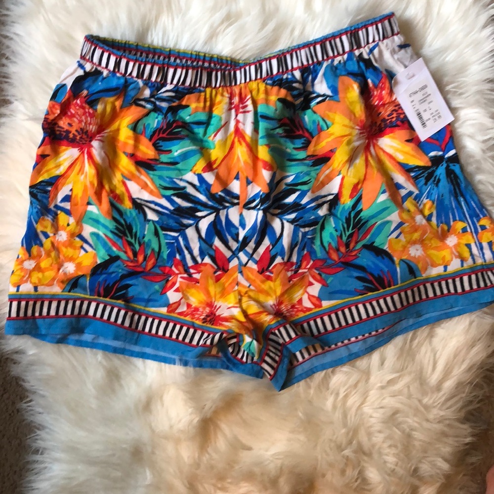 Shorts size L vacation pattern